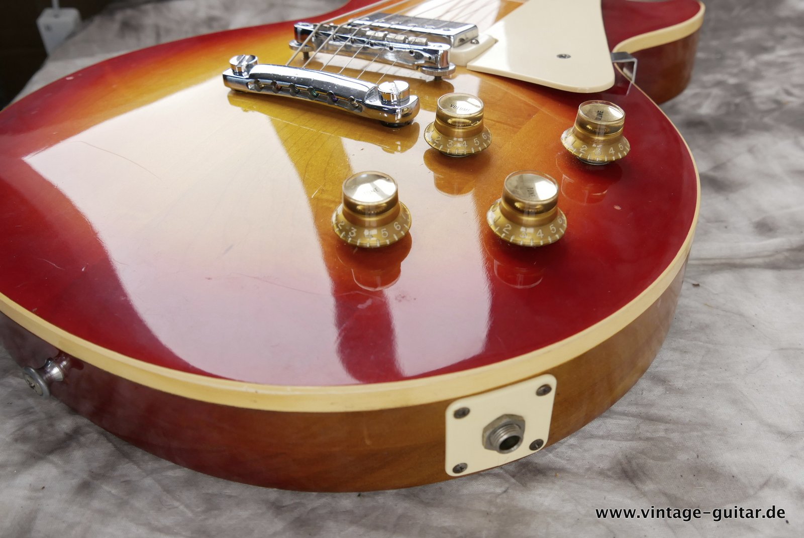 Gibson-Les-Paul Deluxe-1973-cherry-sunburst-016.JPG